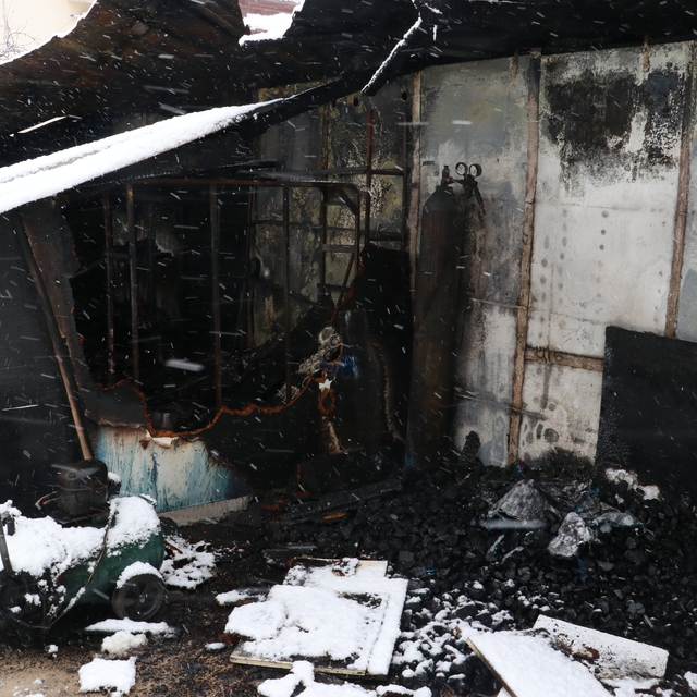 Kocaeli'de prefabrik evde çıkan yangın söndürüldü