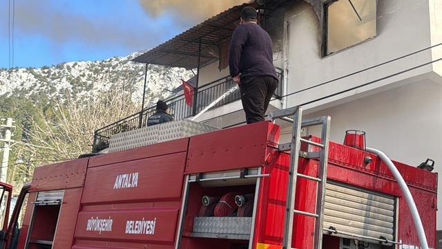 Antalya'da müstakil evde çıkan yangın söndürüldü