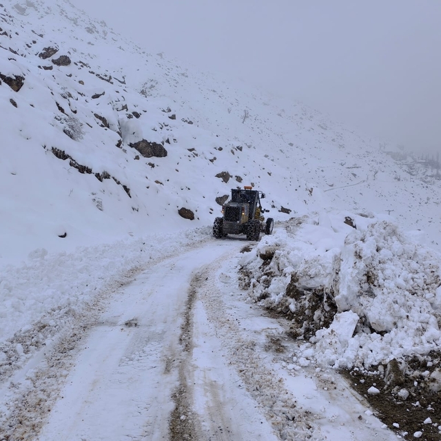 Diyarbakır'da kardan kapanan 69 kırsal mahallenin yolu ulaşıma açıldı