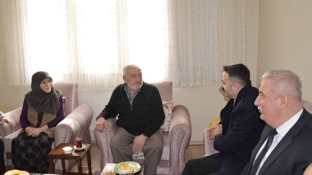 Samsun'da evliliklerinin 25. ve 50. yılını dolduranlara ziyaret