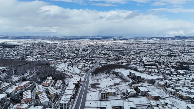 Sakarya, Kocaeli, Bartın ve Zonguldak'ta kar yağışı etkili oluyor