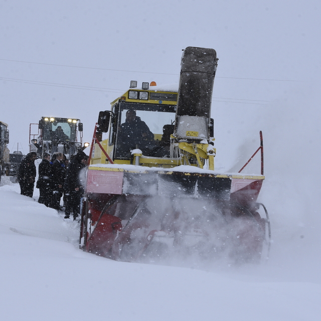 Bitlis'te kar kalınlığı 1 metreye ulaştı; 306 köy yolu kapalı (2)