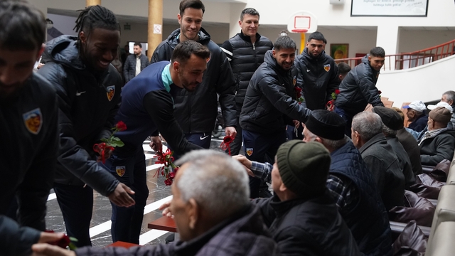 Kayserispor'dan huzurevine ziyaret