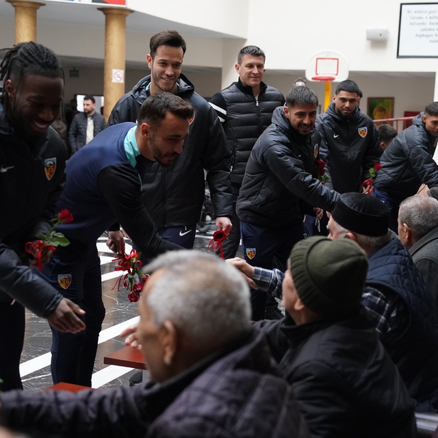 Kayserispor'dan huzurevine ziyaret