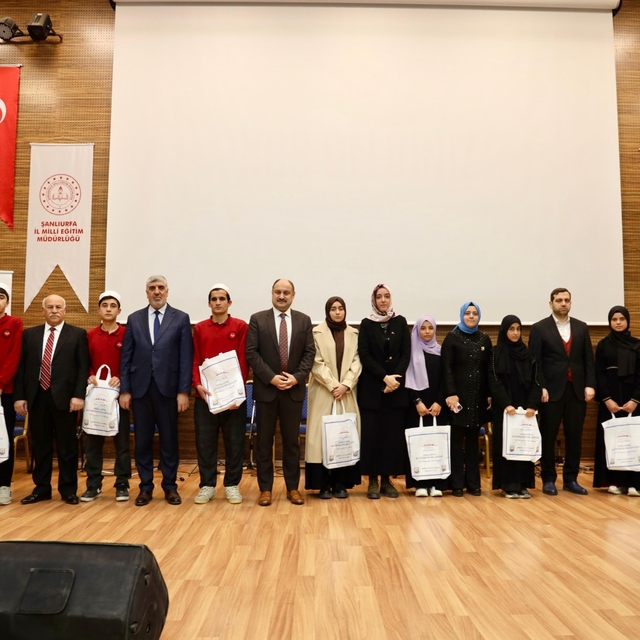 Şanlıurfa'da 350 hafız çocuğa tablet hediye edildi