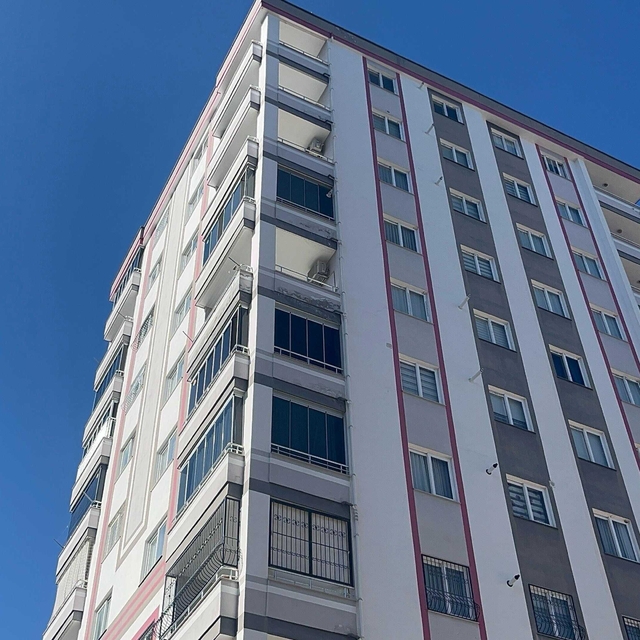 Polis memuru balkondan ateş açıp, kendini eve kilitledi; İl Emniyet Müdürü...