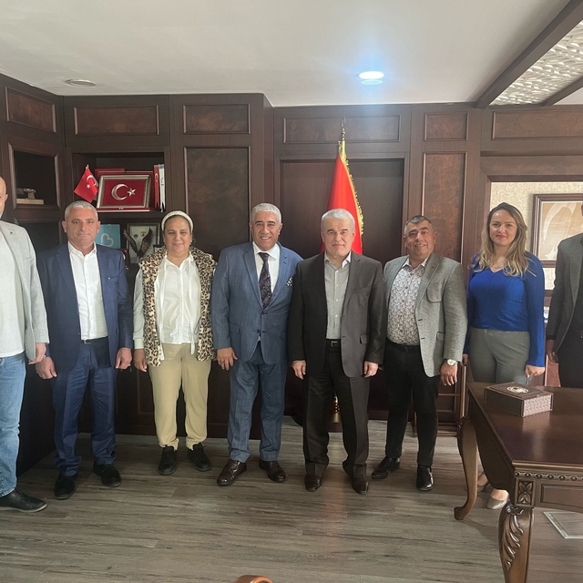 Çorumlu İş İnsanları Platformu üyeleri, Kepez Kaymakamı Şahin'i ziyaret ett...