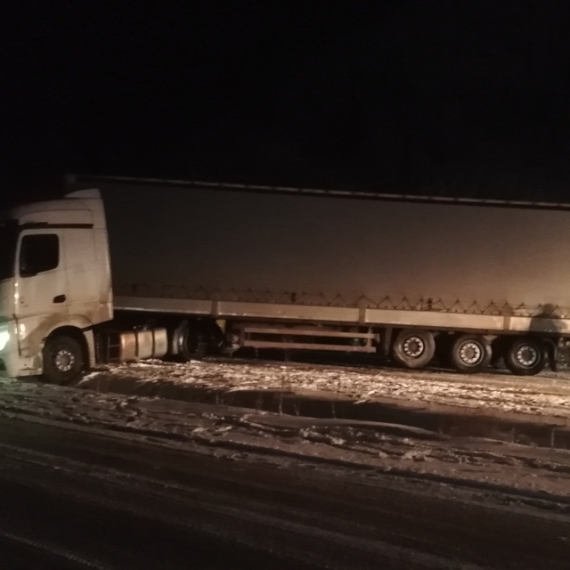 Kastamonu'da kayan tır nedeniyle trafiğe kapanan yol açıldı