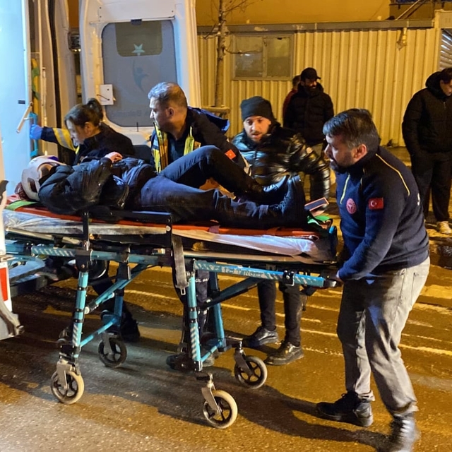 Bursa'da motosiklet ile 2 otomobil çarpıştı: 2 yaralı