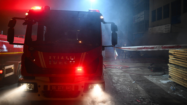 Başkentte mobilya atölyesinde çıkan yangın söndürüldü