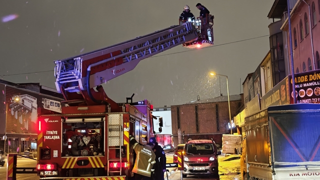 Bursa'da bir restoranın çatısında çıkan yangın söndürüldü