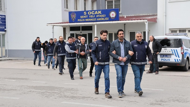 Adana ve Mersin'de göçmen kaçakçılığı operasyonunda 3 zanlı tutuklandı