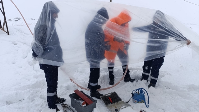 Bitlis'te hasar gören enerji nakil hatları ekiplerin zorlu çalışmasıyla onarıldı