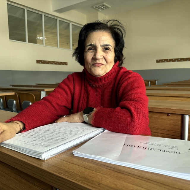 Menşure teyzenin "üniversiteli" olma hayali 70 yaşında gerçek oldu