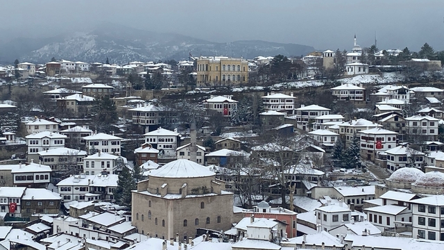 Safranbolu'nun tarihi konakları karla kaplandı