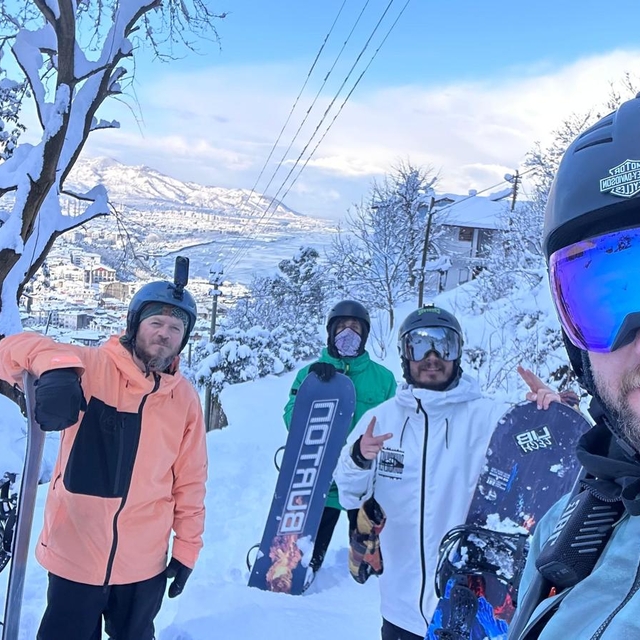 Ordu'da karla kaplı sokaklarda snowboard yaptılar