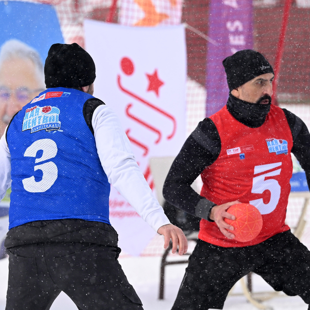 Erciyes'te Kar Hentbolu Şampiyonası düzenlendi