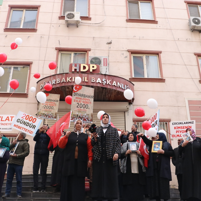 Diyarbakır'daki evlat nöbetinde 2 bininci gün; 60 aile çocuğuna kavuştu (2)