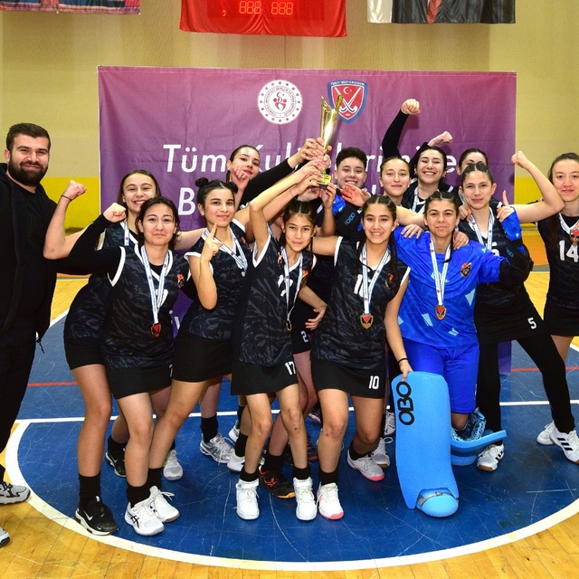 Osmaniye'deki Kadınlar Salon Hokey 1. Lig müsabakaları tamamlandı