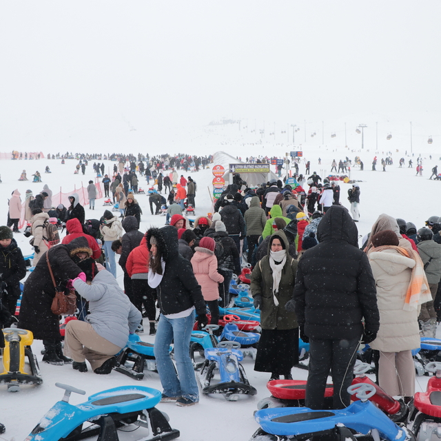 Erciyes'e ziyaretçi akını; pistler doldu