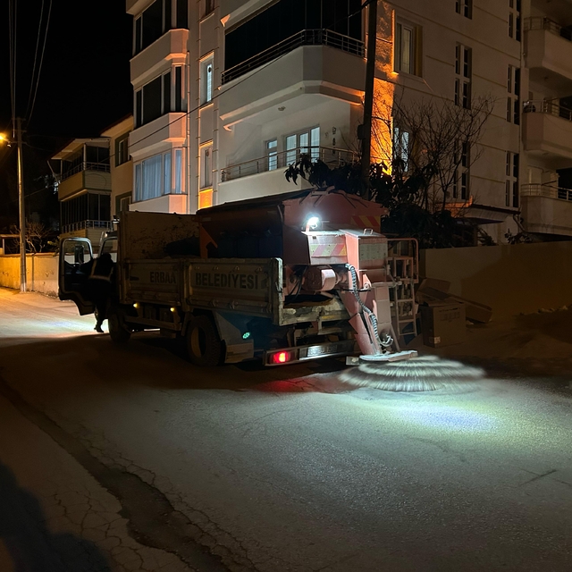 Erbaa Belediyesinden tuzlama ve solüsyon çalışması