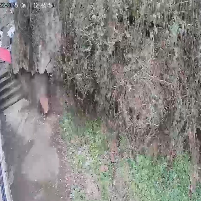 Heyelanın hasar verdiği 4 katlı bina boşaltıldı; toprak kayma anı ve yaşana...