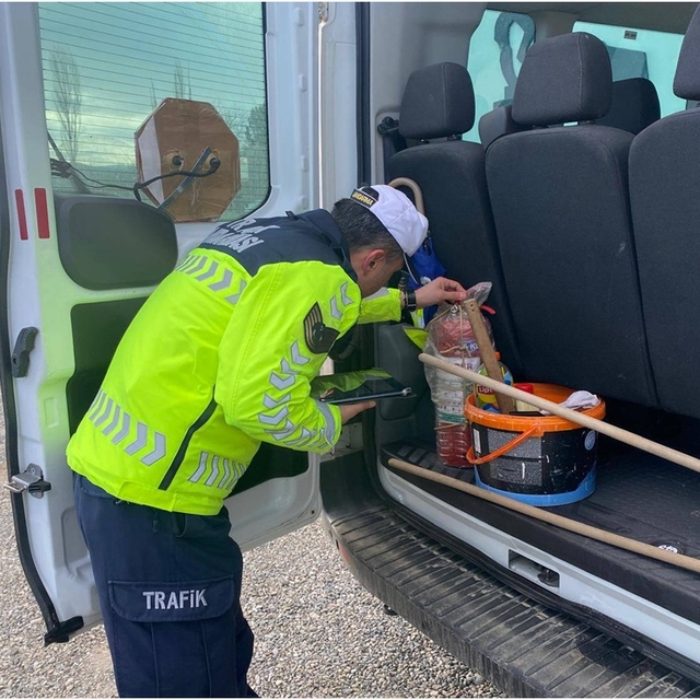 Amasya'da jandarma okul servis araçlarını denetledi