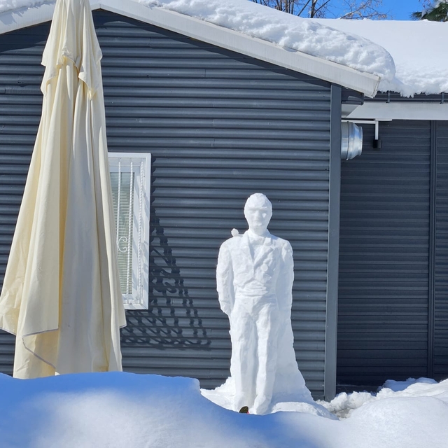 Ordu'da emekli öğretmen kardan Atatürk heykeli yaptı