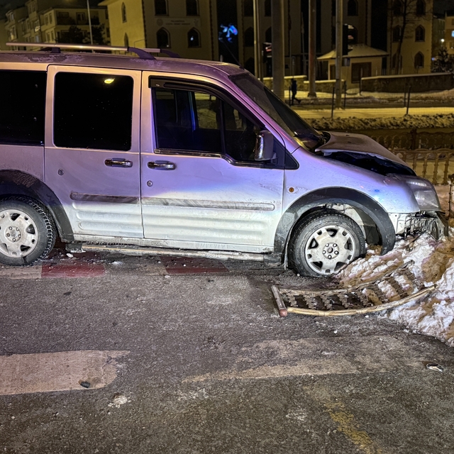 Erzurum'da iki aracın çarpışması sonucu 7 kişi yaralandı