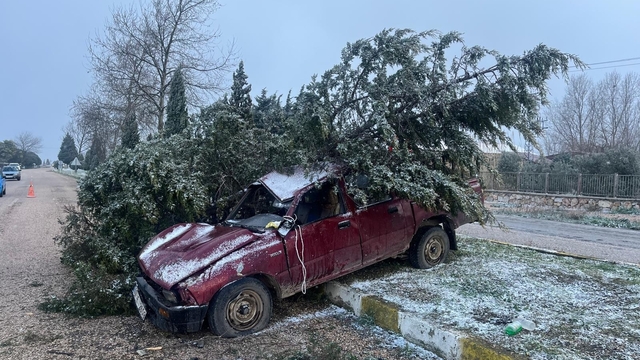 Çaldığı kamyonetle kaza yapıp, başka bir aracı daha çalıp kaçtı (2)
