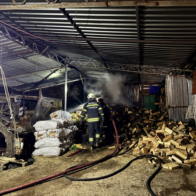 Fethiye'de iş yerinde çıkan yangın söndürüldü