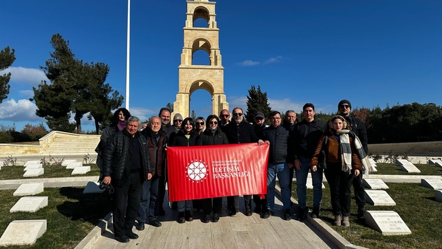Çanakkale ve Balıkesirli gazeteciler, "Basın Köprüsü" etkinliğiyle şehitlikleri gezdi
