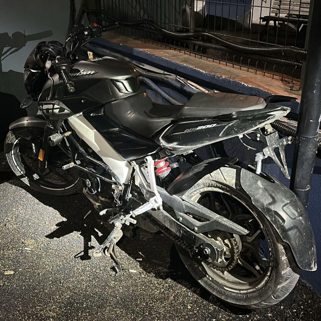 Adana'da polisten kaçmaya çalışan sürücünün üst aramasında otomatik tabanca...