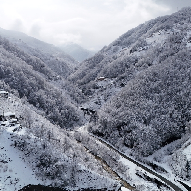 Trabzon ve Rize'nin yaylalarından kar manzaraları