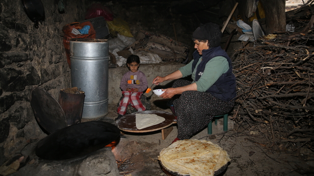 Hikaye kitaplarındaki karakterler annelerin elinde örgü oyuncaklara dönüşüyor