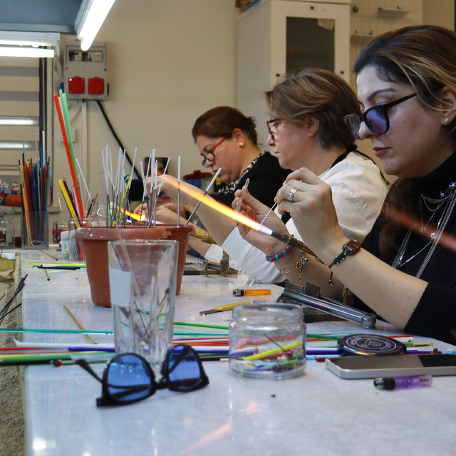 Gaziantep'te ev kadınları camı dekoratif eşya ve aksesuara dönüştürüyor