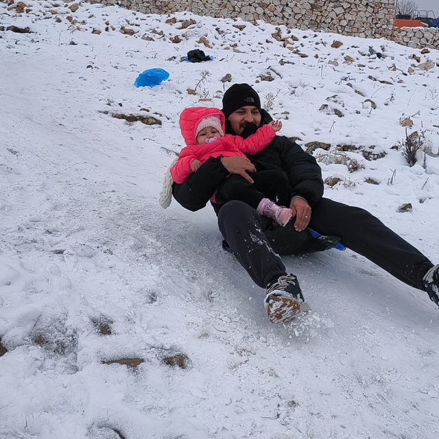 Siirt'te çocuklar aileleriyle karın keyfini çıkardı