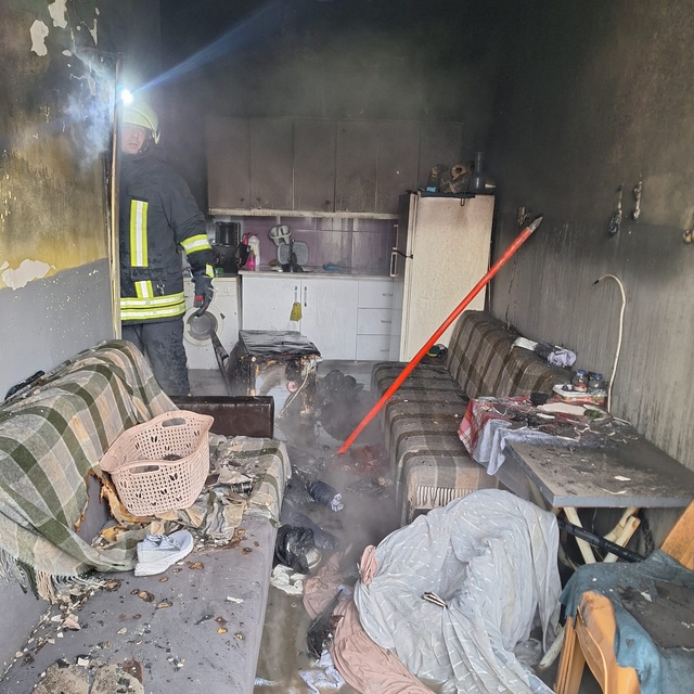 Çınarcık'ta dairede çıkan yangın söndürüldü