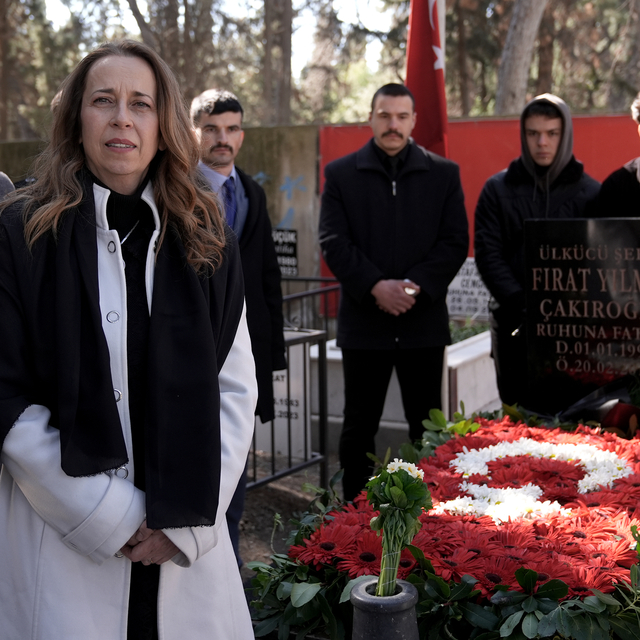 Fırat Çakıroğlu, ölümünün 10. yılında İzmir'deki mezarı başında anıldı