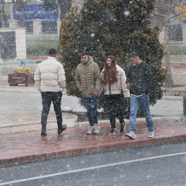 Kırklareli ve Tekirdağ'da kar yağışı etkili oluyor