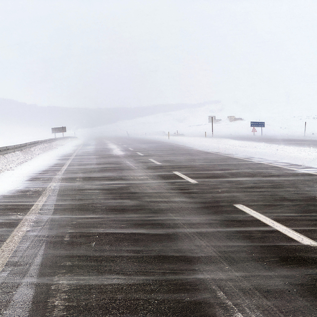 Ardahan'da kar ve tipi ulaşımı aksatıyor