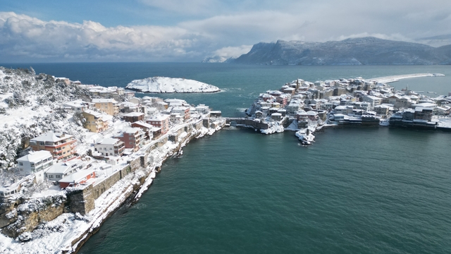 Karla kaplanan Amasra'da beyaz güzellik