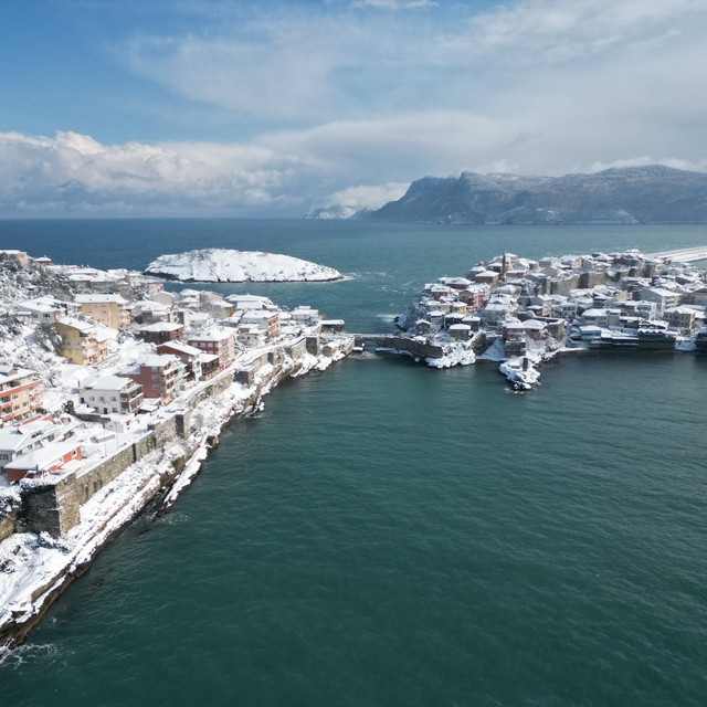 Karla kaplanan Amasra'da beyaz güzellik