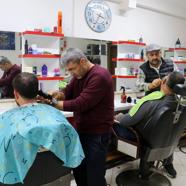 Antalya'da berber tarifesinde zam oranı anlaşmazlığı