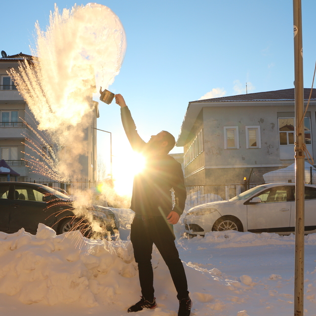 Karlıova'da soğuk hava; termometreler eksi 14'ü gördü