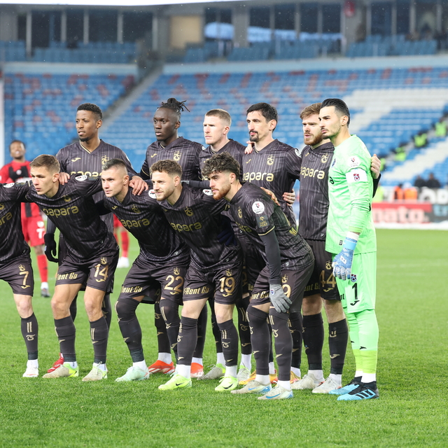 Trabzonspor'da evinde gülüyor