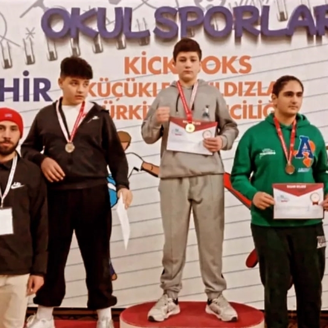 Sivaslı öğrenci kick boks şampiyonasında Türkiye şampiyonu oldu