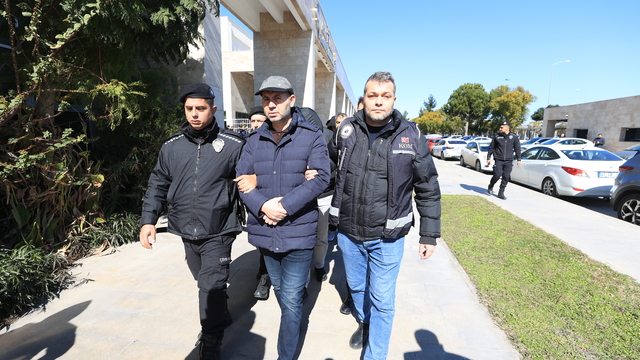 Antalya'da FETÖ'ye yönelik "Kıskaç-40" operasyonunda yakalanan 77 şüpheli adliyede