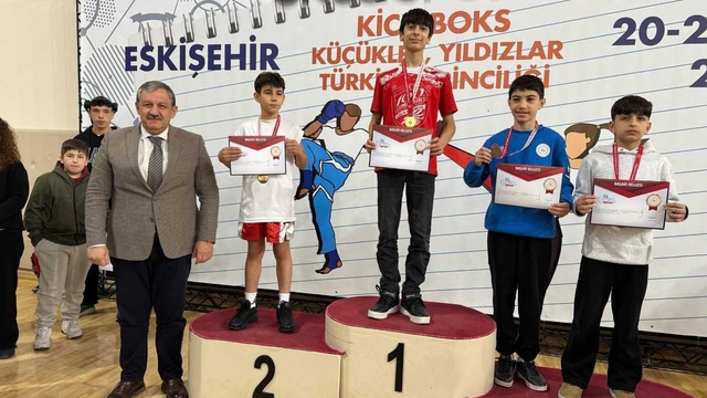 Erzurum Kick Boks takımı, Eskişehir'den Türkiye şampiyonluğu kazanarak döndü