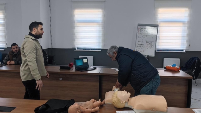 Adıyaman'da meslek gruplarına ilk yardım eğitimi verildi